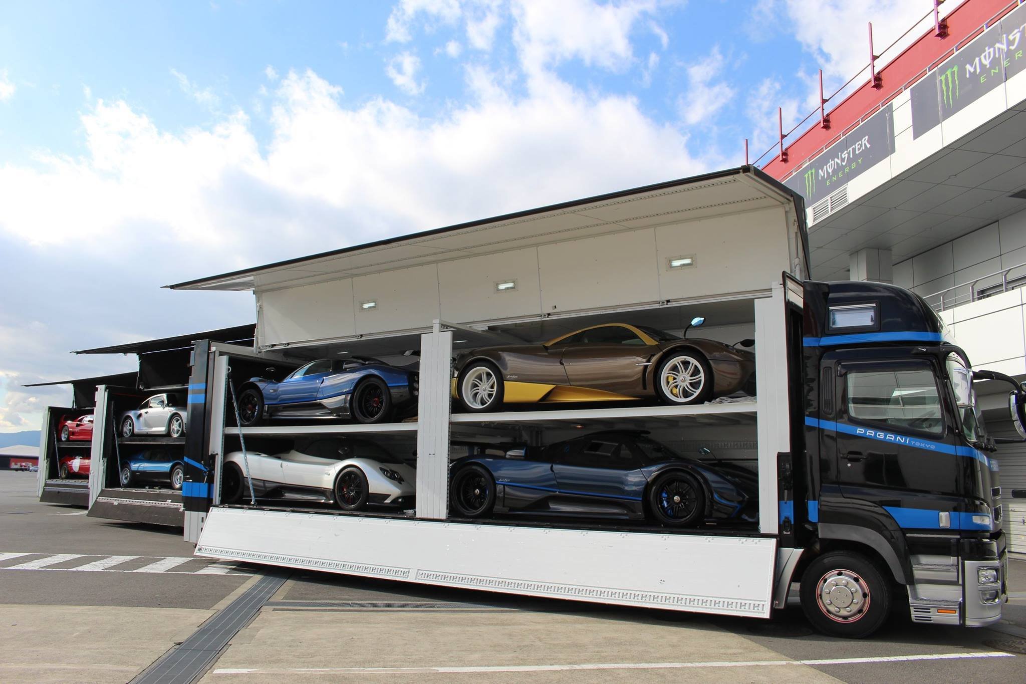 Open VS Closed Vehicle Shipping: Which is Best?